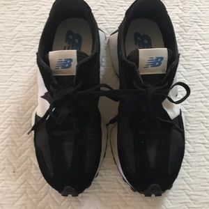 New Balance 327 black size 8
